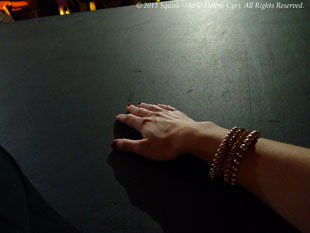 Main de Marie-Hélène Cyr à la passerelle au spectacle de Bon Jovi au Air Canada Centre, Toronto, Canada (2 novembre 2013)
